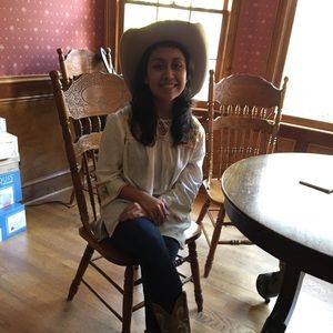 Meet your Posher, Anna